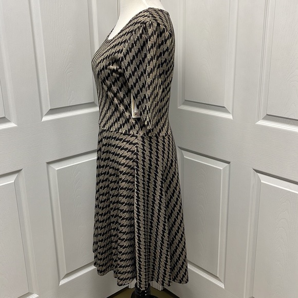 LuLaRoe New Elegant Black Metallic Gold Nicole Dress 2XL NWT - Picture 3 of 12